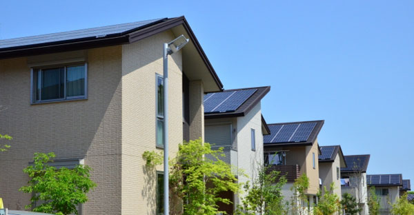 沖縄で新居に太陽光発電を導入☆効率の良い屋根とは?